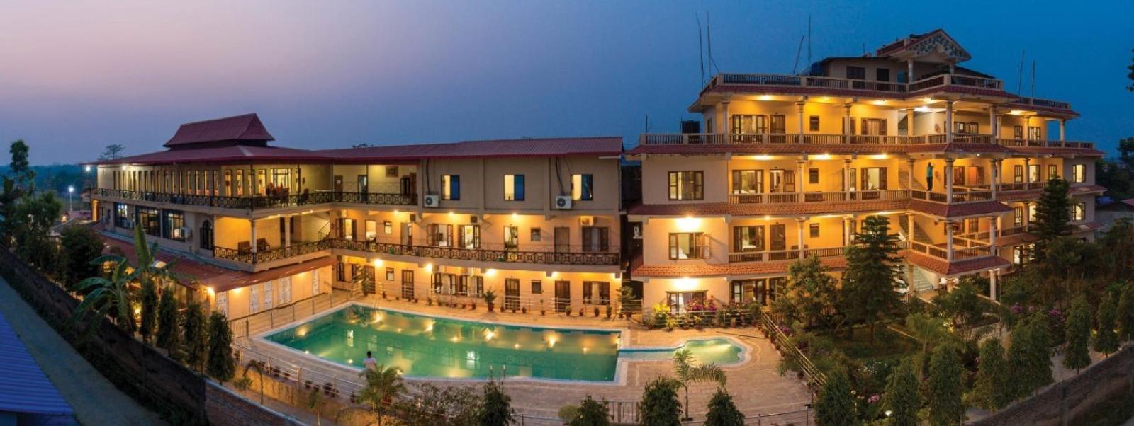 Hotel Royal Safari Chitwan Exteriör bild