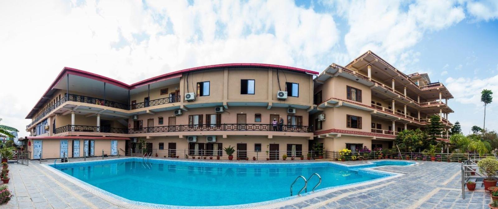 Hotel Royal Safari Chitwan Exteriör bild